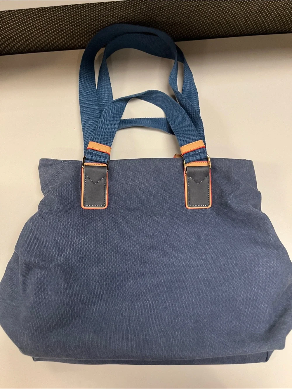 Chillx spacious tote